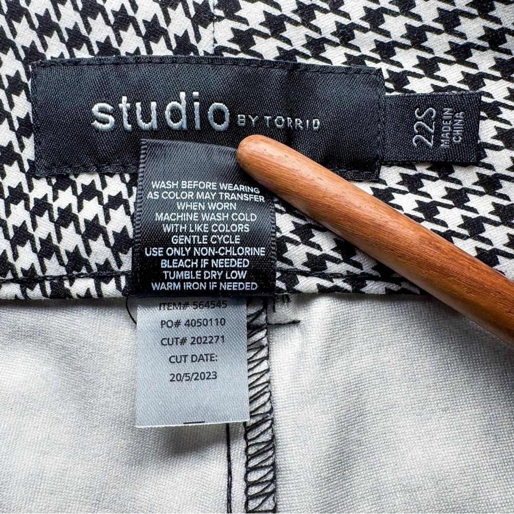 Studio Torrid Houndstooth Bootcut Luxe Ponte Trouser Pants 22S Stretch Classic - Picture 12 of 15